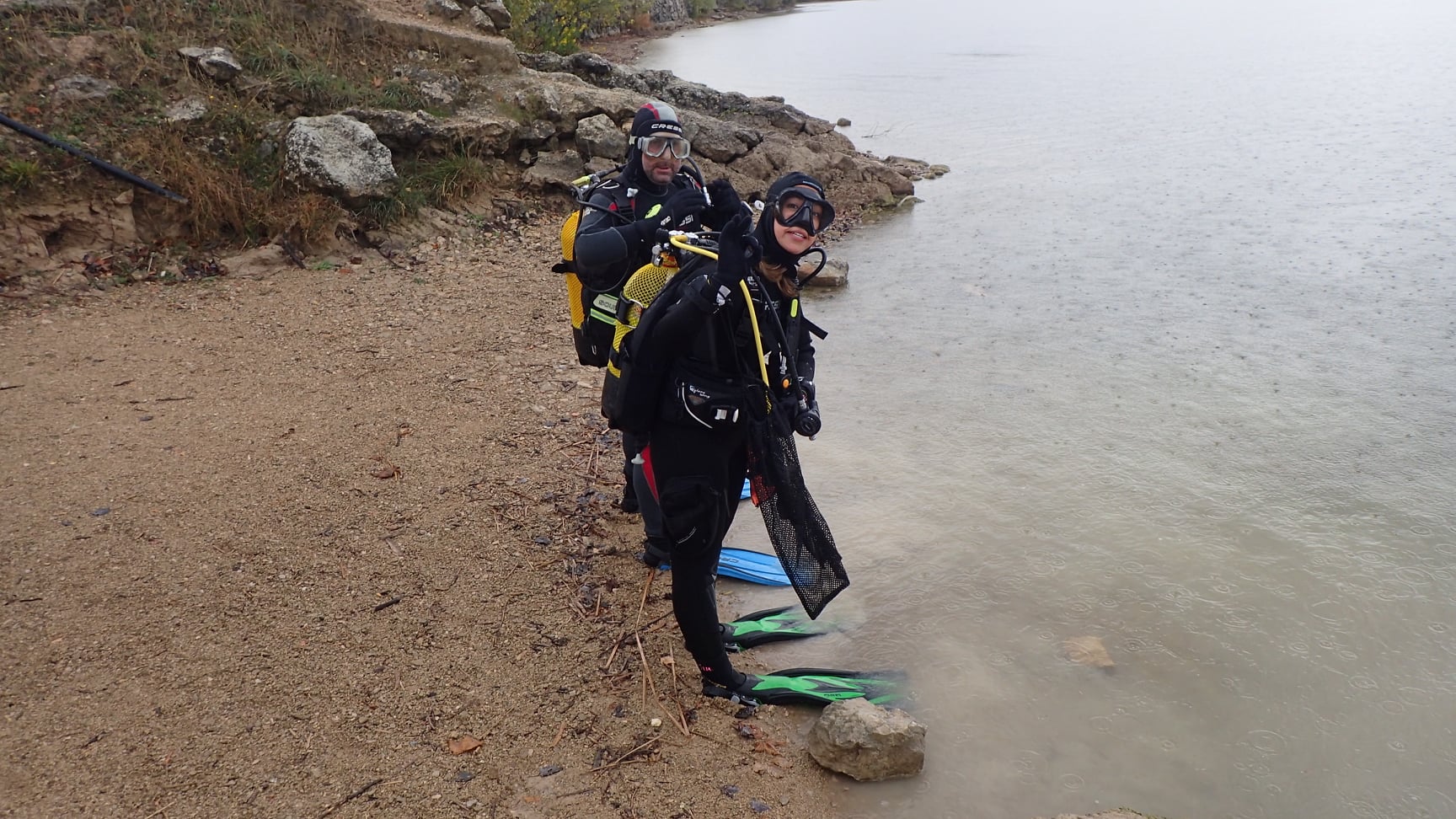 Limpieza de residuos en la balsa de La Morea